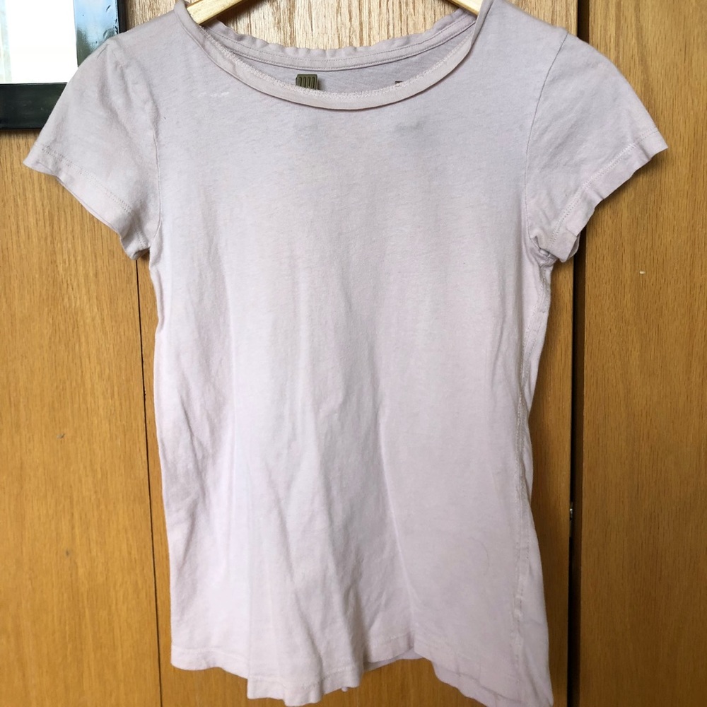 XS gently worn light pink t-shirt.
